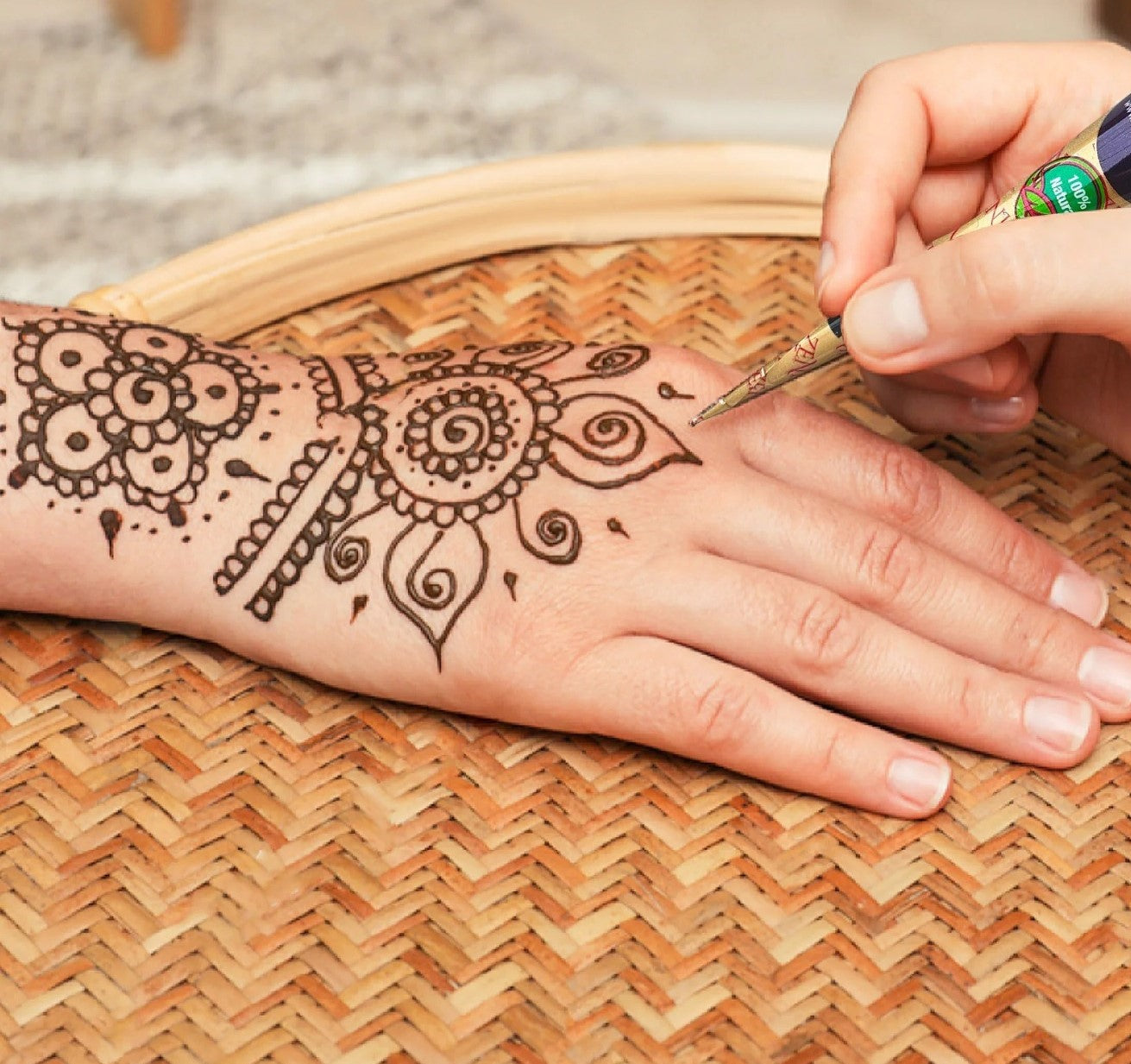 CONO DE HENNA PARA TATUAJE NEGRA / M: $2.000 - D: $3.000