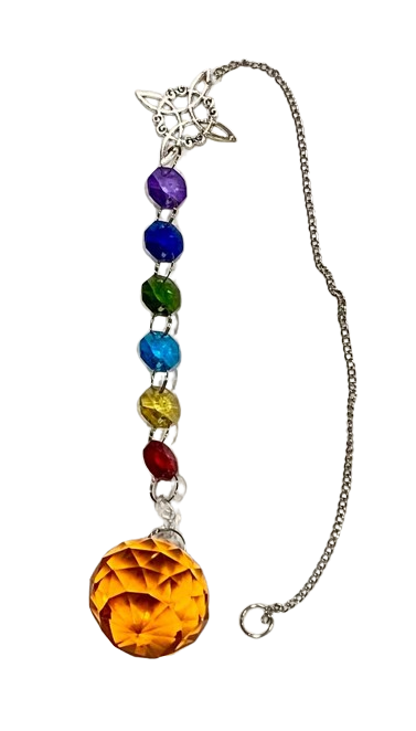 COLGANTE PRISMA GRANDE + 7 CHAKRAS +NUDO DE BRUJAS / M:$3.900 - D:$4.900
