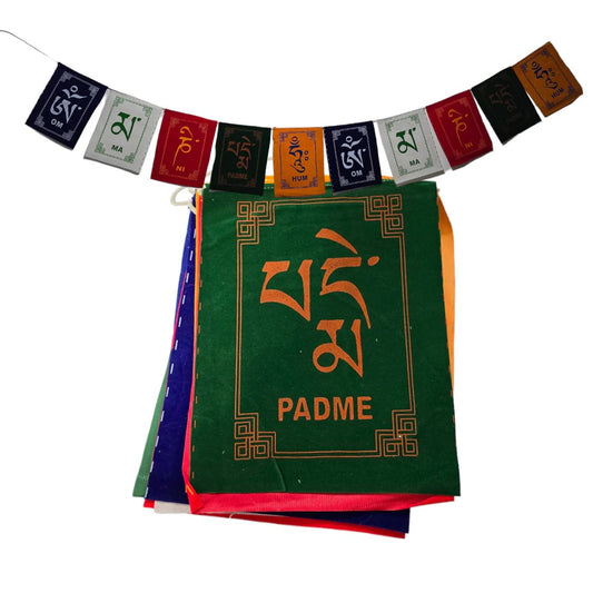BANDERAS TIBETANAS DE GAMUZA "OM MANI PADME HUM" - GRANDE ---//--M:$5.000 --D:$6.900