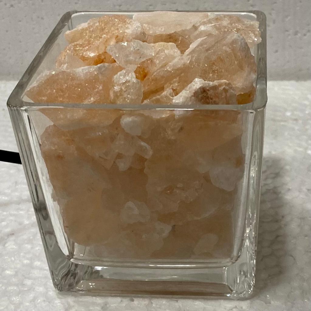 LAMPARA de SAL , CUBO -- M:$8.900 -D:$10.900