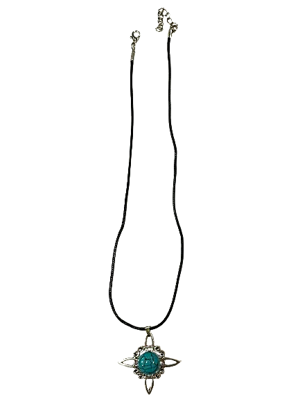 COLLAR NUDO DE BRUJA CON CUARZO / M: $3.900 c/u - D: $4.900 c/u