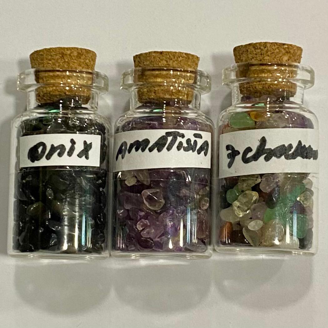 SET 3 MINI BOTELLAS CON CUARZO - 7 CHAKRAS +ONIX+AMATISTA/ M: $3.900 - D: $4.900