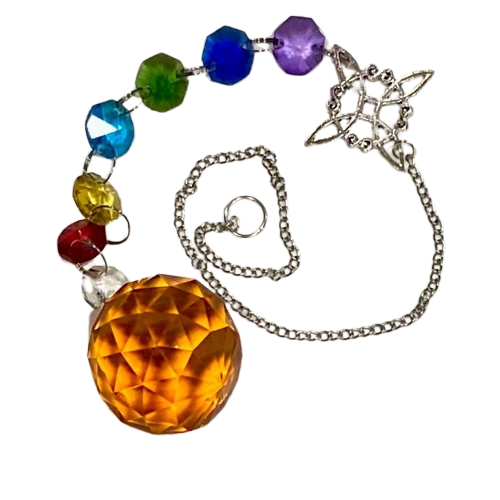COLGANTE PRISMA GRANDE + 7 CHAKRAS +NUDO DE BRUJAS / M:$3.900 - D:$4.900