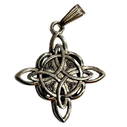AMULETO NUDO DE BRUJA TALLADA / M:$1.000 - D$1.900