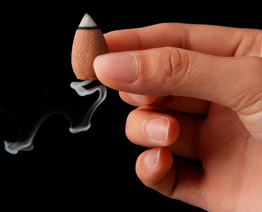 INCIENSO CONO PARA CASCADA DE HUMO - SÁNDALO / M: $1.000 - D: $1.500