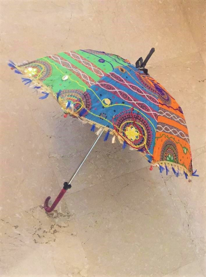 SOMBRILLA - COLOR SURTIDO / M: $2.500 - D: $3.900