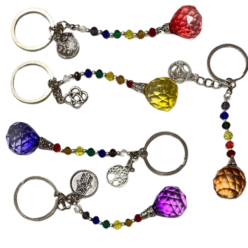 LLAVERO 7 CHAKRAS CON PRISMA Y AMULETO / M: $1.500 - D: $2.000