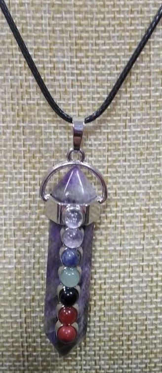 COLGANTE COLLAR 7 CHAKRAS CON CUARZO AMATISTA / M: $3.500 - D: $4.900