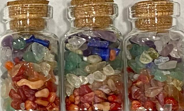 SET MINI BOTELLAS CON CUARZO - 7 CHAKRAS / M: $3.900 - D: $4.900