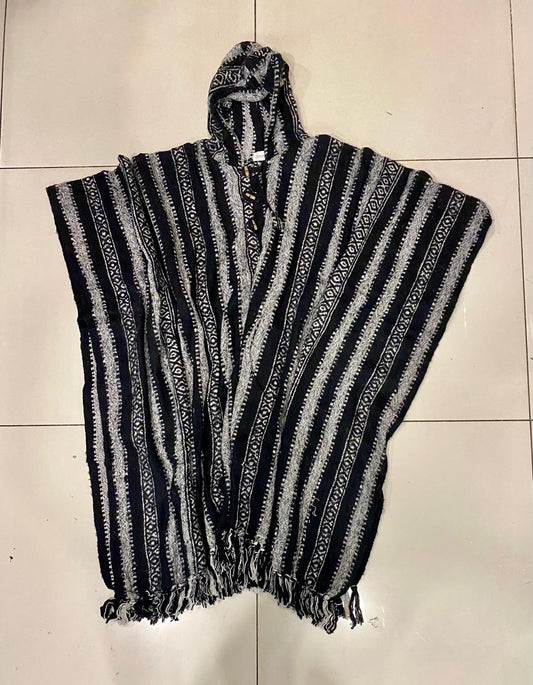 PONCHO con GORRO B/N --//--OFERTA : $24.900