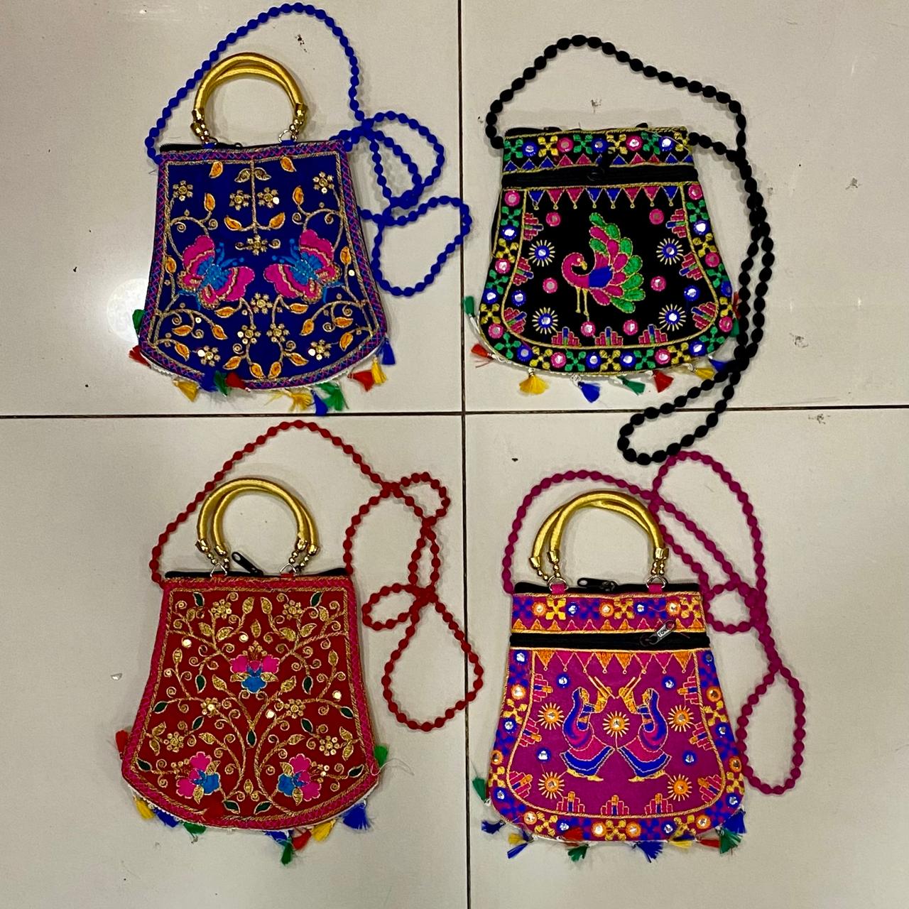 CARTERA BORDADA --//--M:$2.900 --D:$3.900