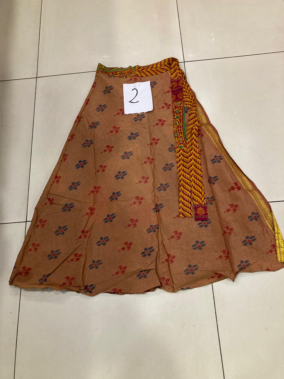 FALDA ENVOLVENTE Y REVERSIBLE LARGA  - HECHO EN INDIA / M:$4.900 - D:$6.900