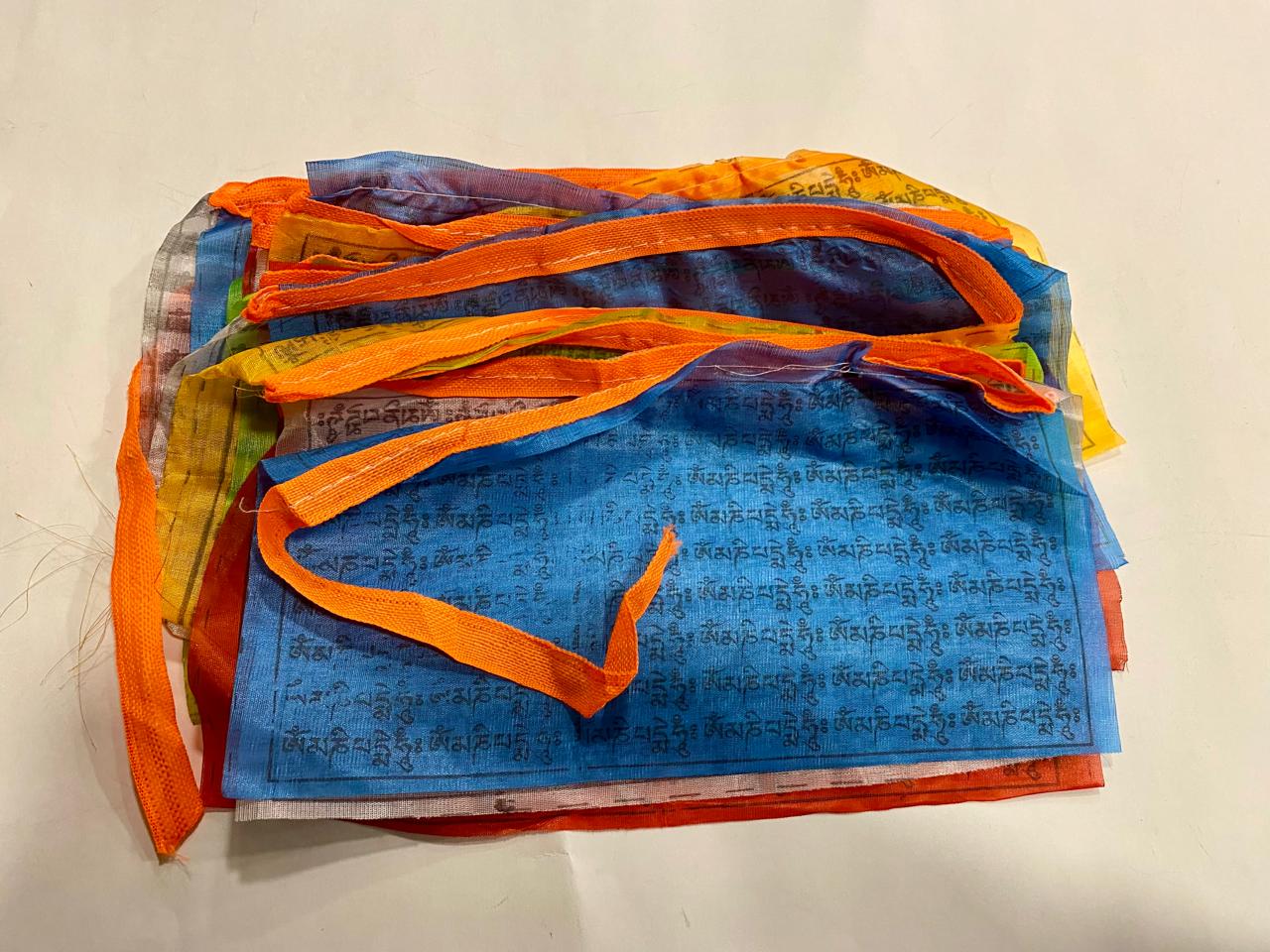 BANDERA TIBETANA SEDA --//--M:$3.900 --D:$4.900