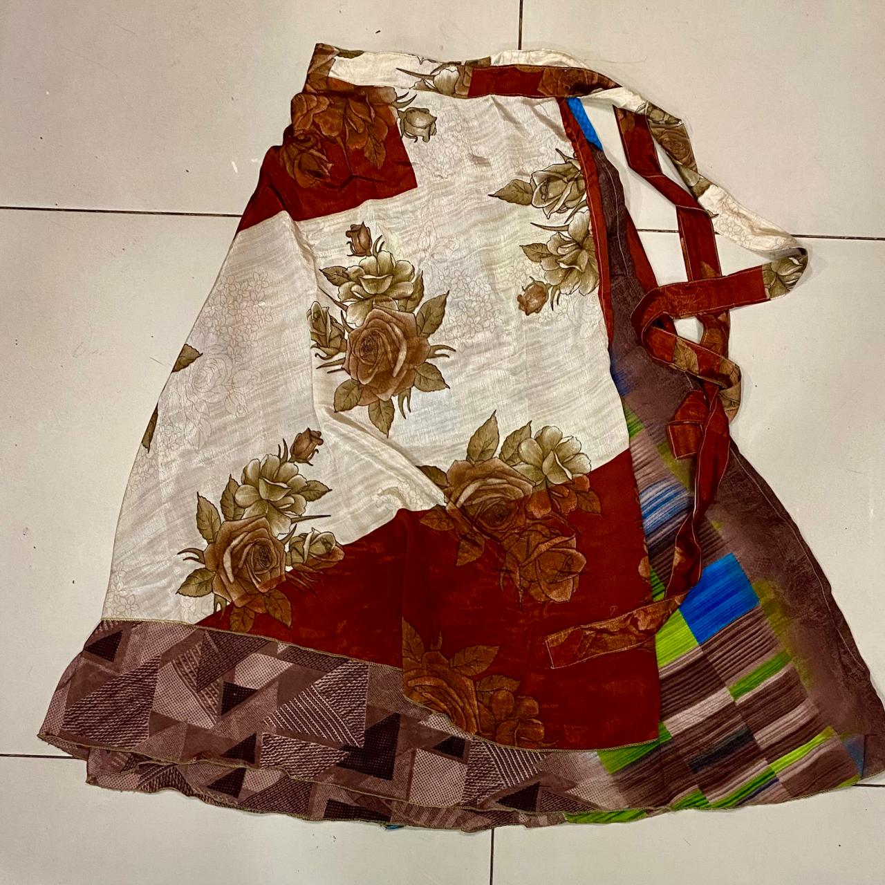 FALDA ENVOLVENTE Y REVERSIBLE LARGA  - HECHO EN INDIA / M:$4.900 - D:$6.900