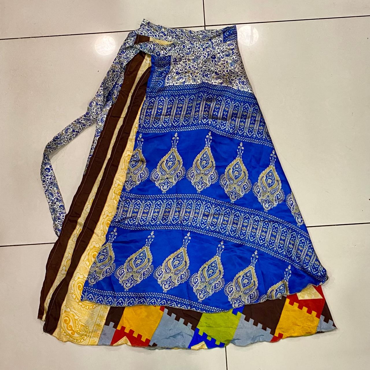 FALDA ENVOLVENTE Y REVERSIBLE LARGA  - HECHO EN INDIA / M:$4.900 - D:$6.900