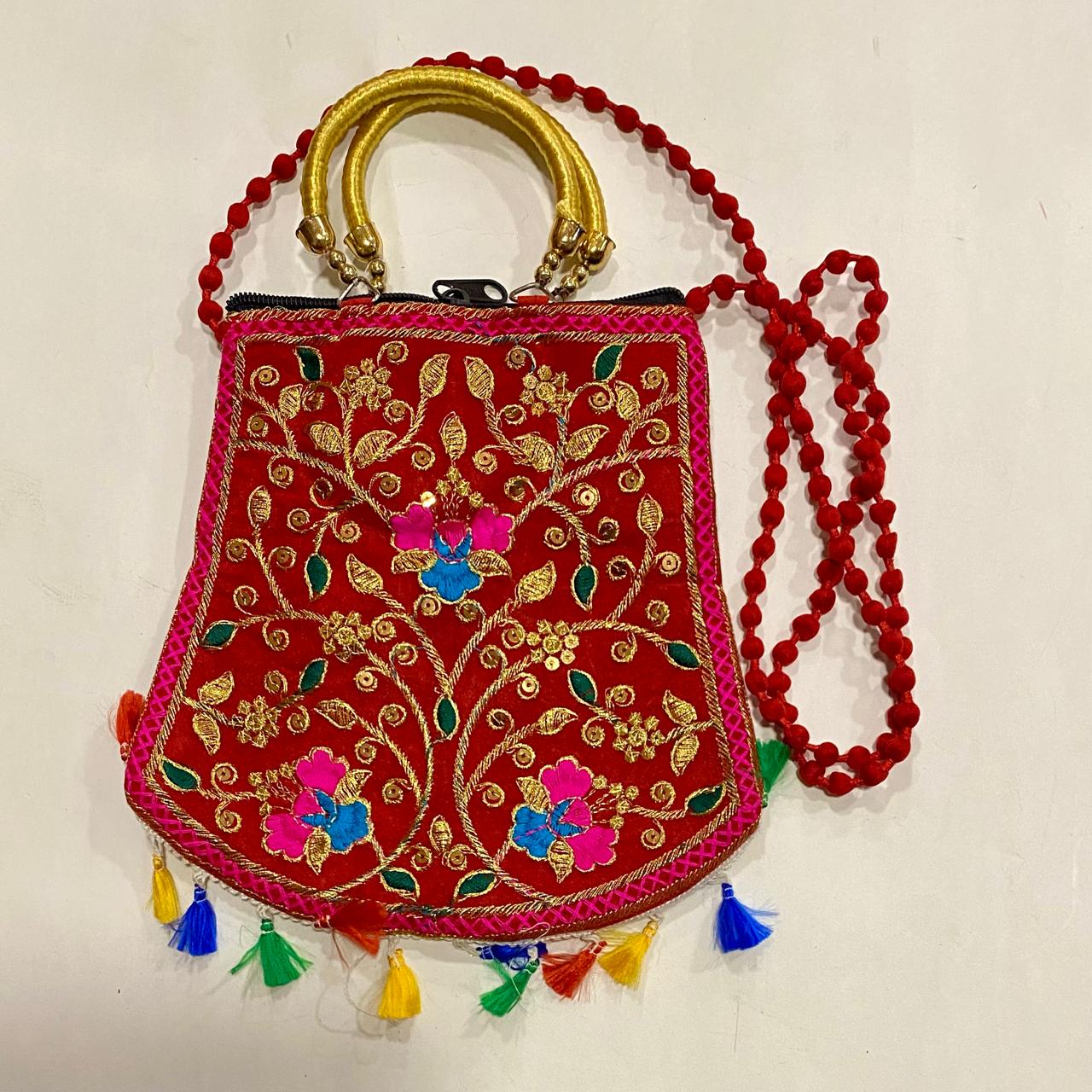 CARTERA BORDADA --//--M:$2.900 --D:$3.900