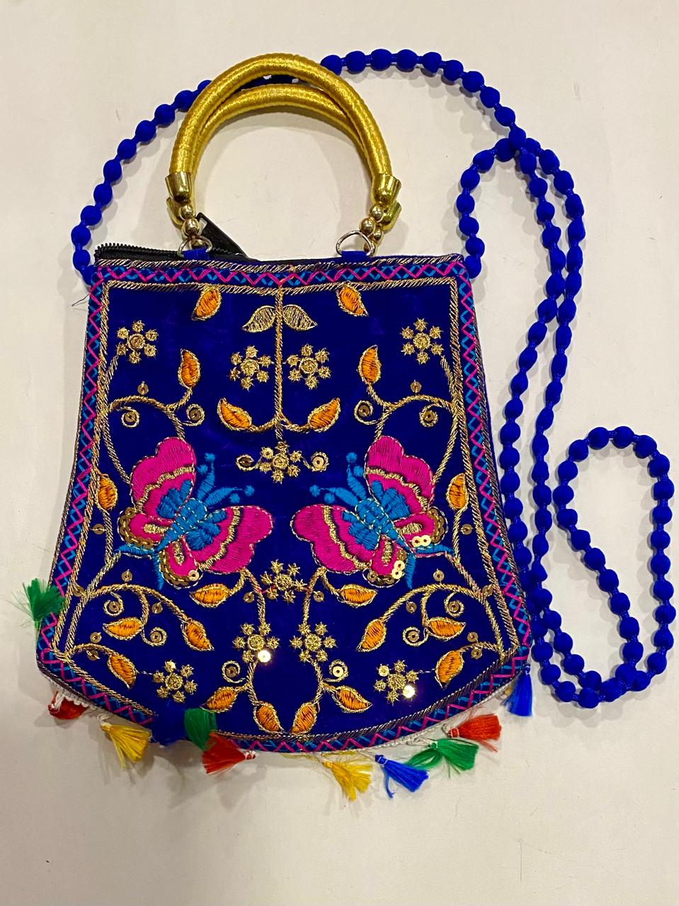 CARTERA BORDADA --//--M:$2.900 --D:$3.900