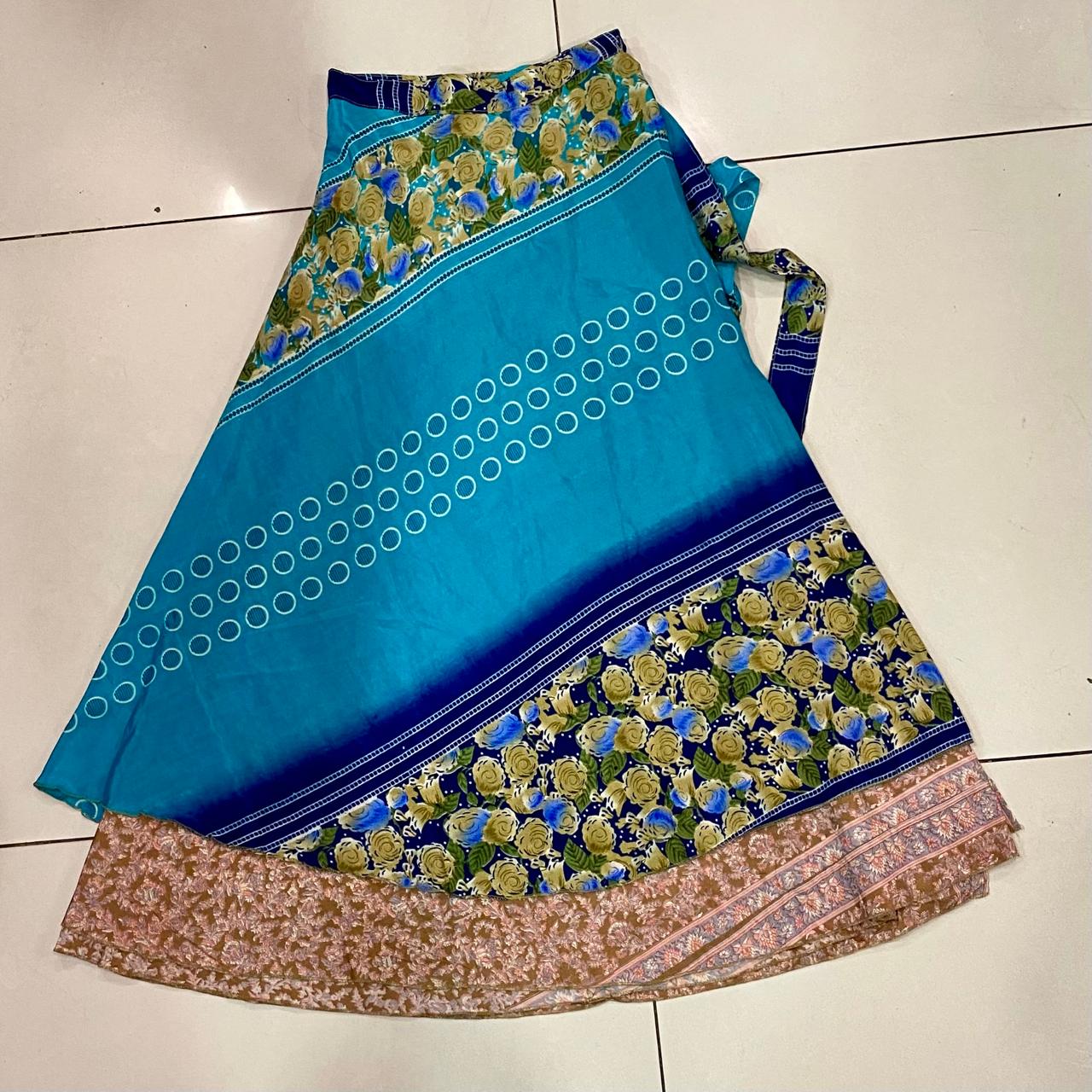 FALDA ENVOLVENTE Y REVERSIBLE LARGA  - HECHO EN INDIA / M:$4.900 - D:$6.900