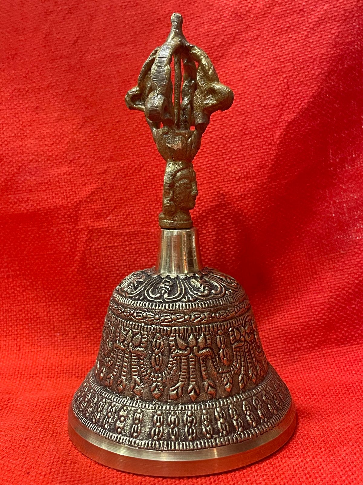 CAMPANA DE BRONCE NEPAL - 15 x 9.5 cm / M: $32.000 - D: $36.000