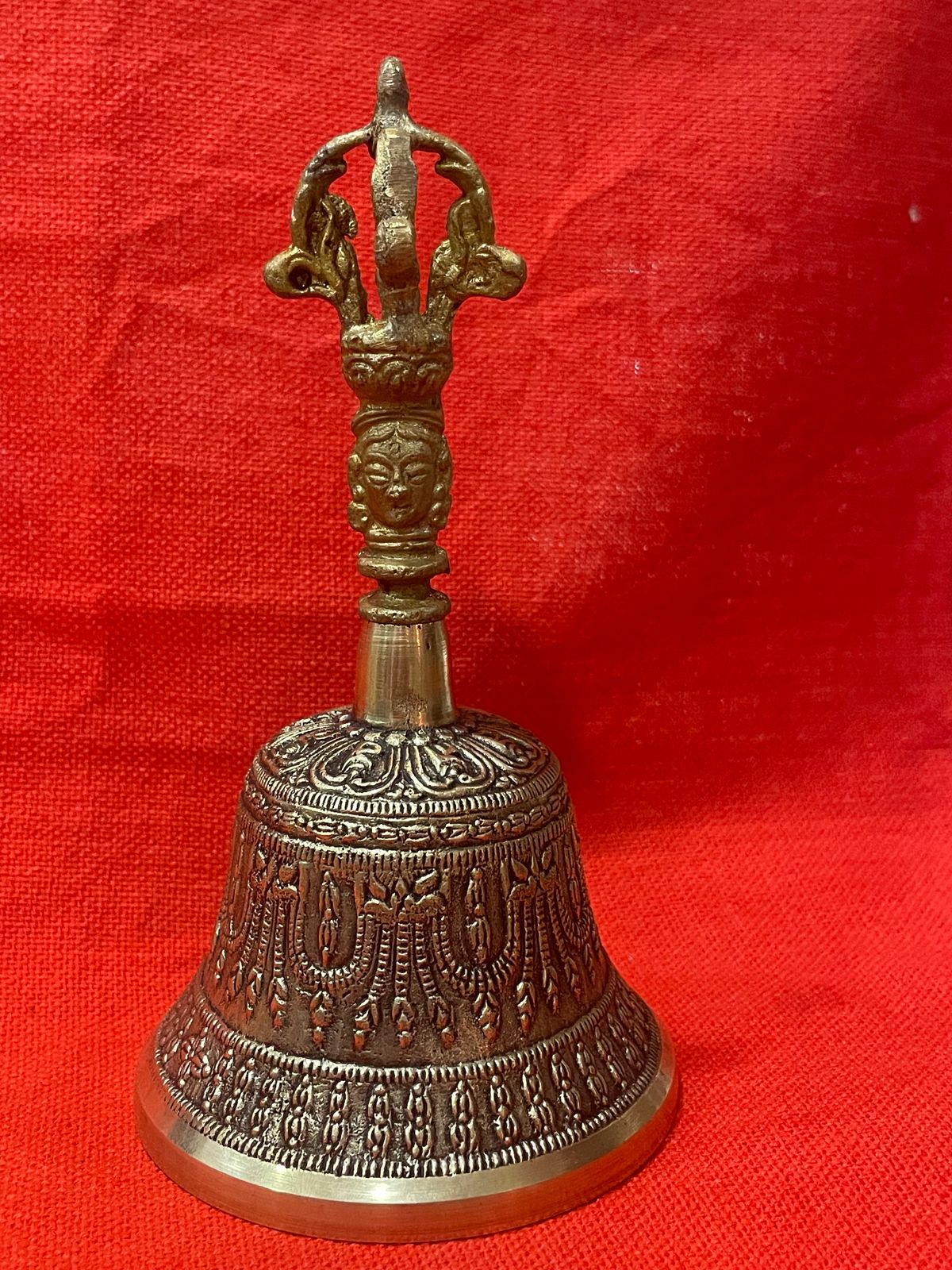 CAMPANA DE BRONCE NEPAL - 14 x 7.5 cm / M: $24.000 - D: $28.000