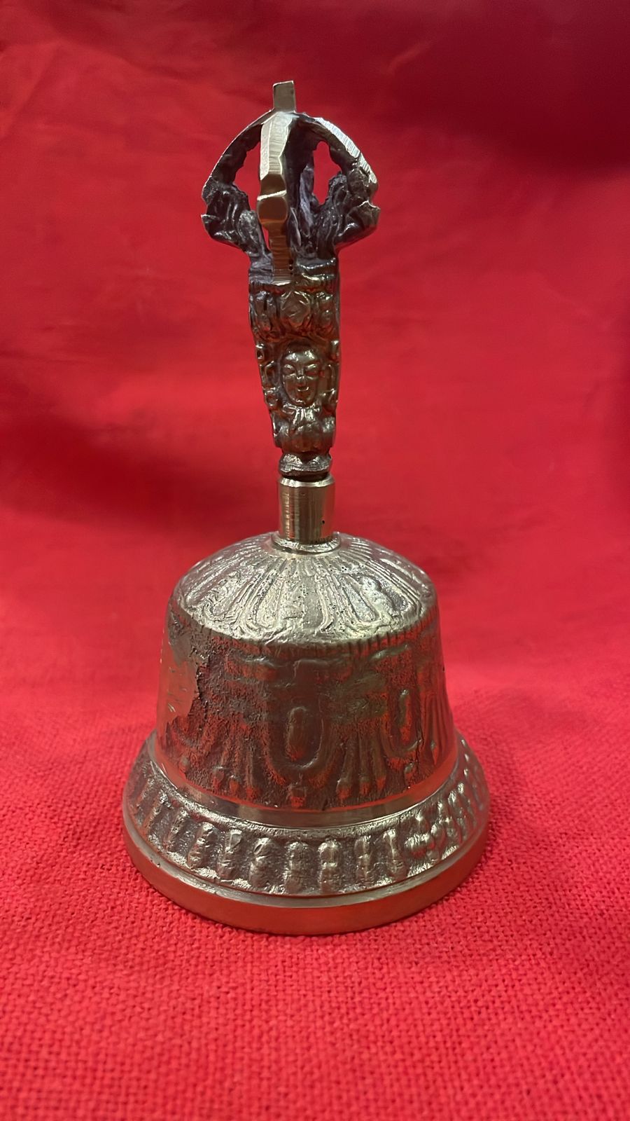 CAMPANA DE BRONCE NEPAL - 12 x 6 cm / M: $16.000 - D: $20.000