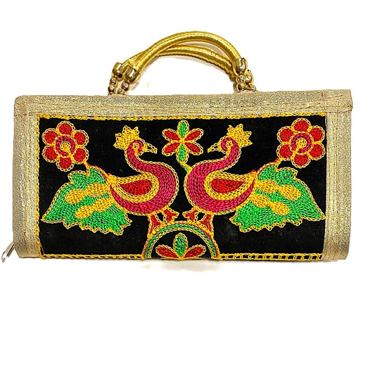 CARTERA BORDADA – ARTE Y SIMBOLISMO HECHO EN INDIA - NEGRO / M: $2.900 - D: $3.900