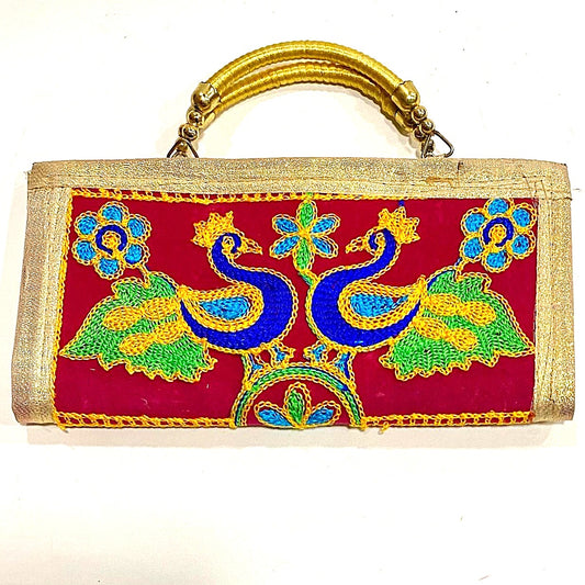 CARTERA BORDADA – ARTE Y SIMBOLISMO HECHO EN INDIA - ROJO / M: $2.900 - D: $3.900