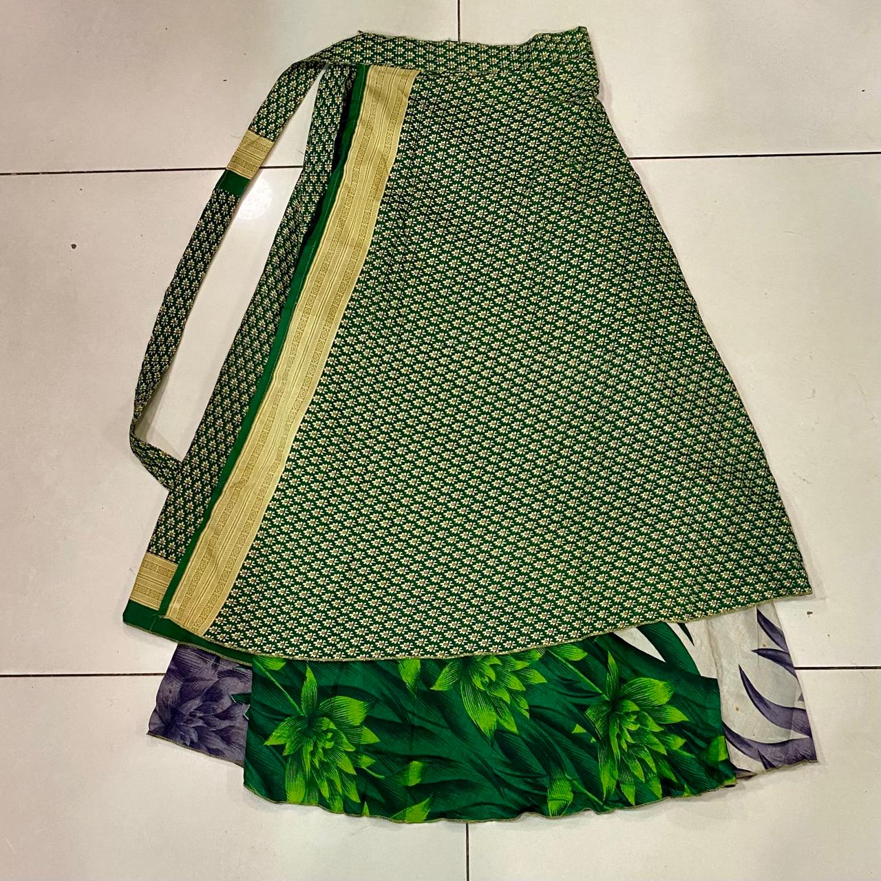 FALDA ENVOLVENTE Y REVERSIBLE LARGA  - HECHO EN INDIA / M:$4.900 - D:$6.900