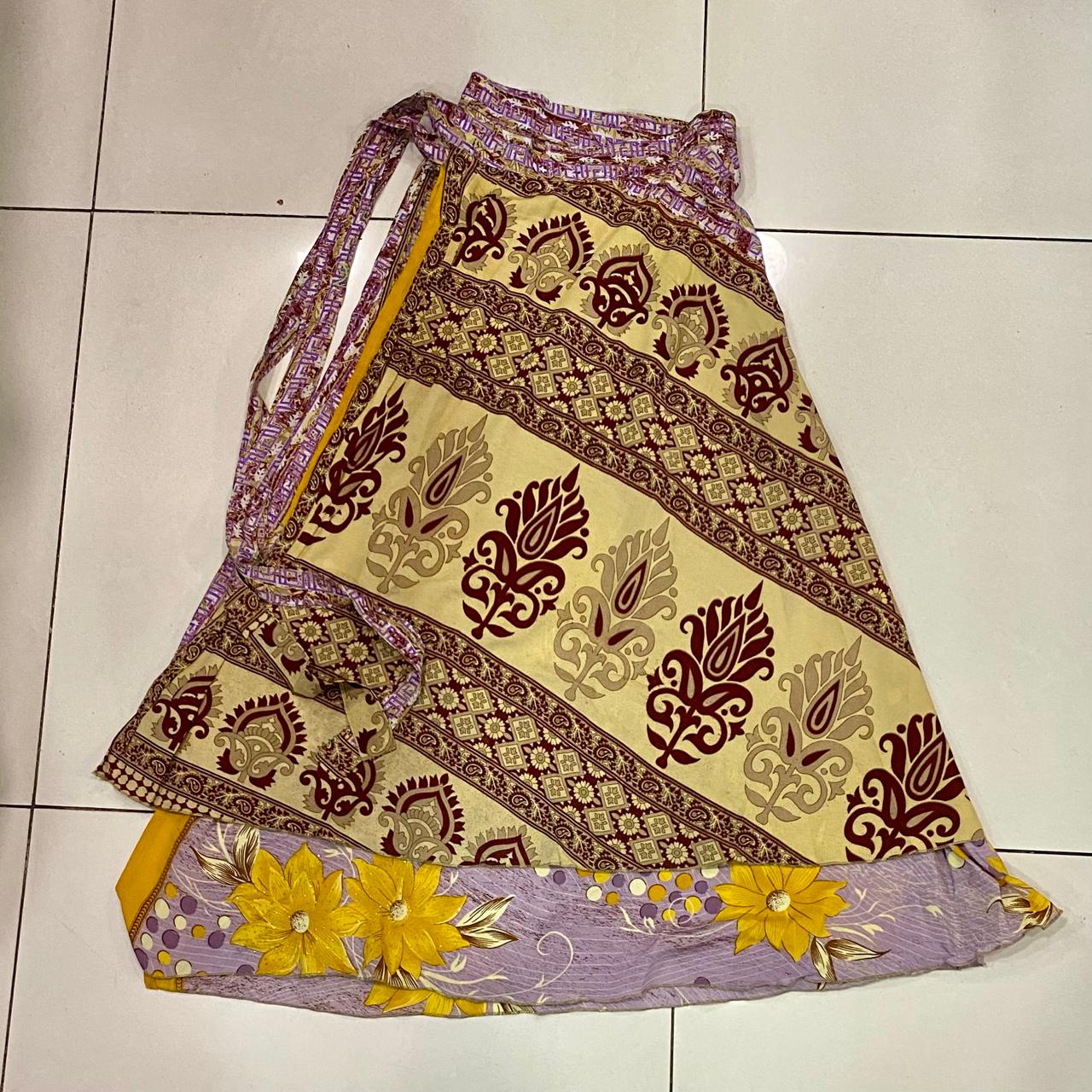 FALDA ENVOLVENTE Y REVERSIBLE LARGA  - HECHO EN INDIA / M:$4.900 - D:$6.900