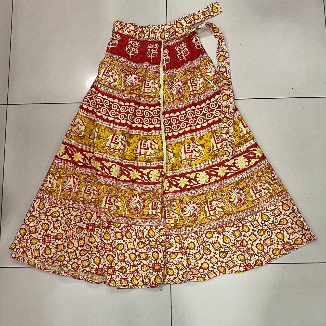 FALDA ENVOLVENTE LARGA  - / M:$7.900 - D:$9.900